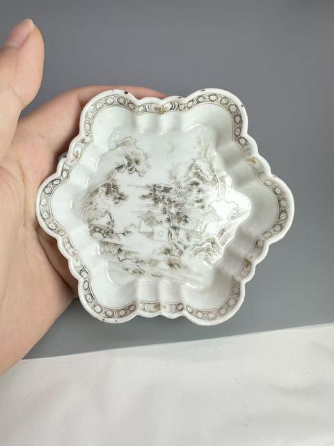 古玩陶瓷清雍正-乾隆 墨彩山水人物紋花口盤真品鑒賞圖