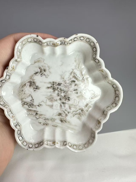 古玩陶瓷清雍正-乾隆 墨彩山水人物紋花口盤真品鑒賞圖