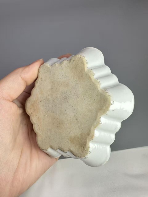 古玩陶瓷清雍正-乾隆 墨彩山水人物紋花口盤真品鑒賞圖