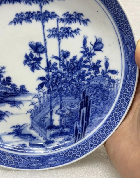 古玩陶瓷樓臺亭閣山水紋青花盤真品鑒賞圖