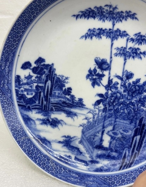 古玩陶瓷樓臺亭閣山水紋青花盤真品鑒賞圖