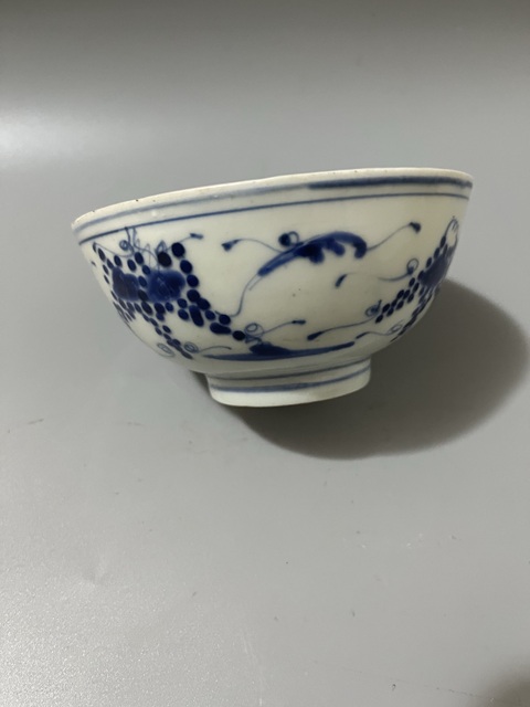 古玩陶瓷順治青花葡萄碗真品鑒賞圖