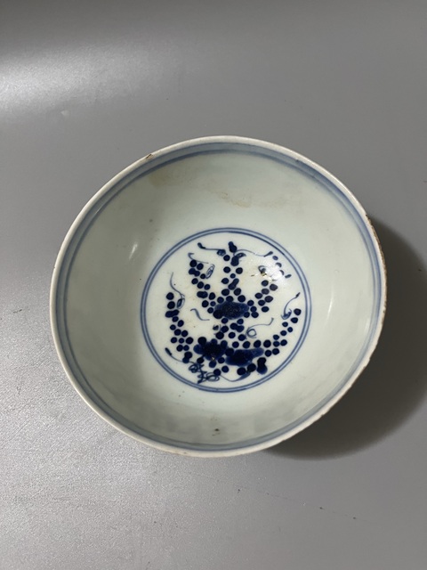 古玩陶瓷順治青花葡萄碗真品鑒賞圖