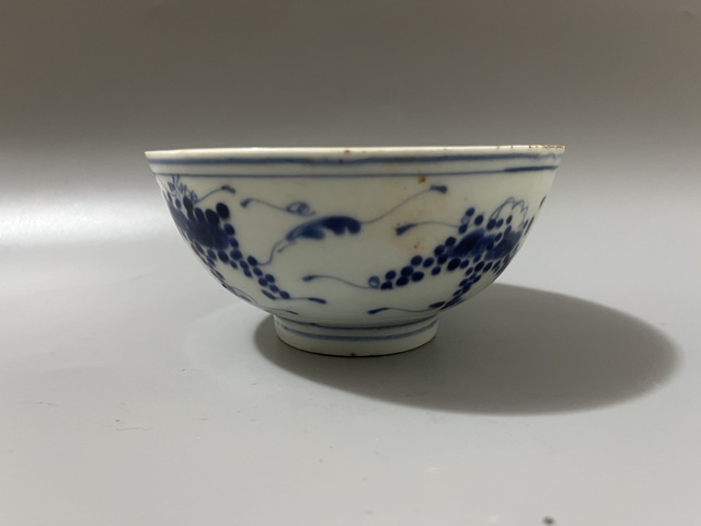 古玩陶瓷順治青花葡萄碗真品鑒賞圖