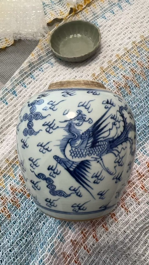 古玩陶瓷青花龍鳳呈祥紋罐真品鑒賞圖