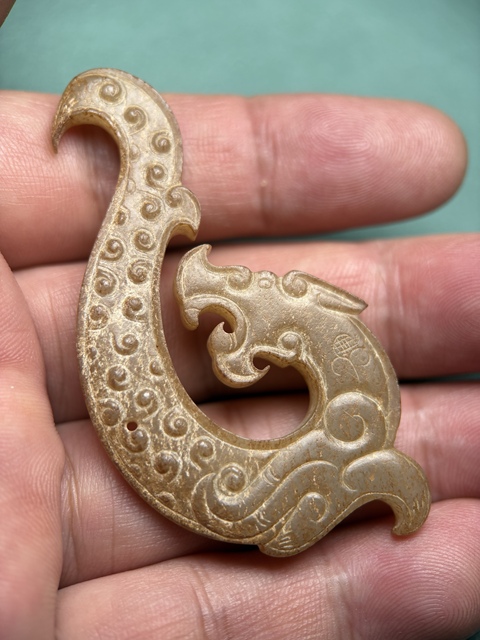 古玩玉器戰(zhàn)國(guó)谷紋龍佩拍賣(mài)，當(dāng)前價(jià)格58600元