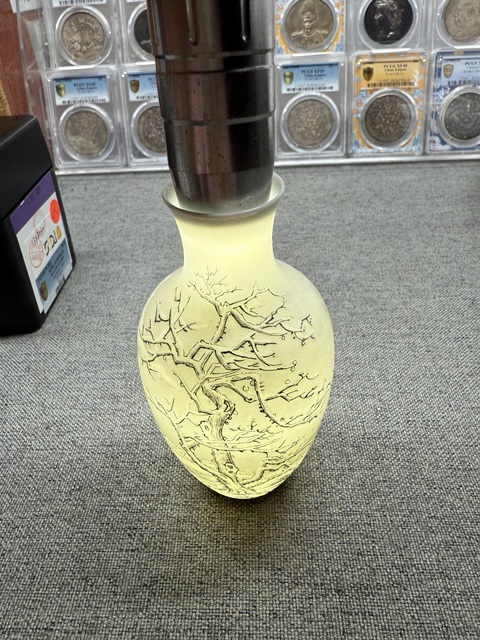 古玩陶瓷雪景山水紋瓶真品鑒賞圖