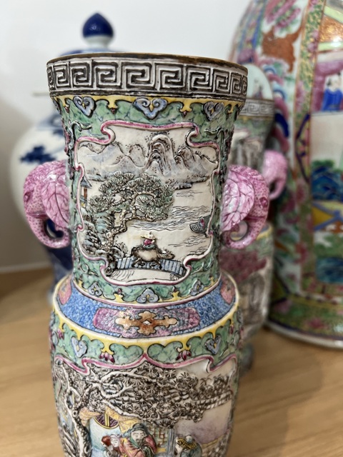 古玩陶瓷人物紋粉彩瓶真品鑒賞圖