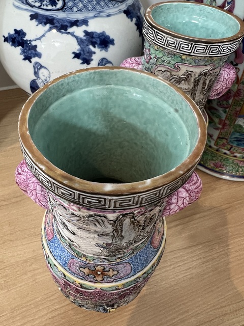 古玩陶瓷人物紋粉彩瓶真品鑒賞圖
