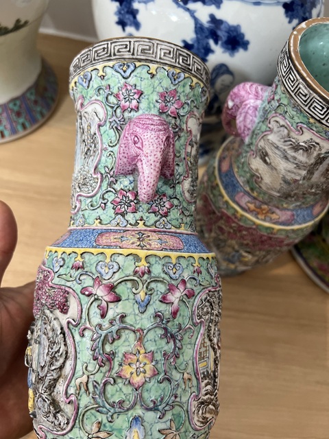古玩陶瓷人物紋粉彩瓶真品鑒賞圖