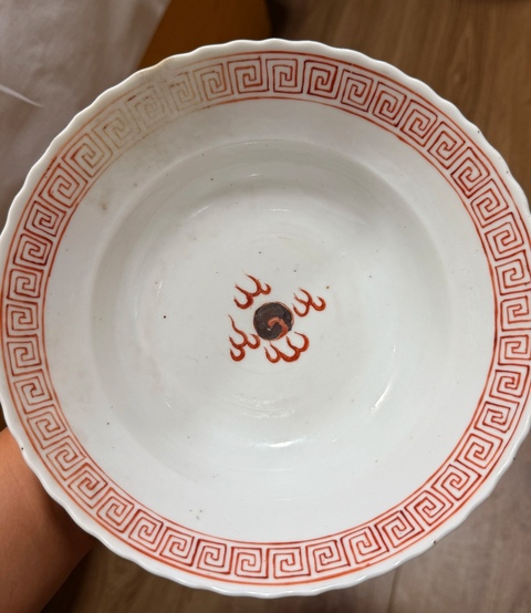 古玩陶瓷礬紅描金龍紋花口碗真品鑒賞圖