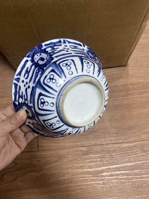 古玩陶瓷青花花卉紋碗真品鑒賞圖