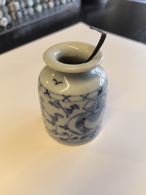 古玩陶瓷清中晚·青花花卉紋水盂 真品鑒賞圖