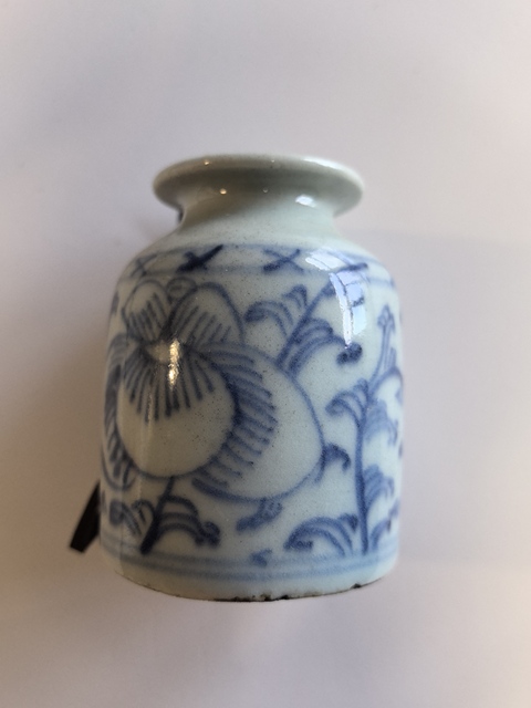 古玩陶瓷清中晚·青花花卉紋水盂 真品鑒賞圖