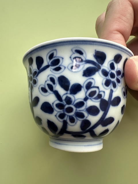 古玩陶瓷日本江戶青花花卉紋杯真品鑒賞圖
