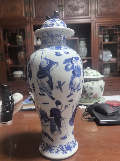 古玩陶瓷市井人物紋青花雞腿蓋瓶真品鑒賞圖