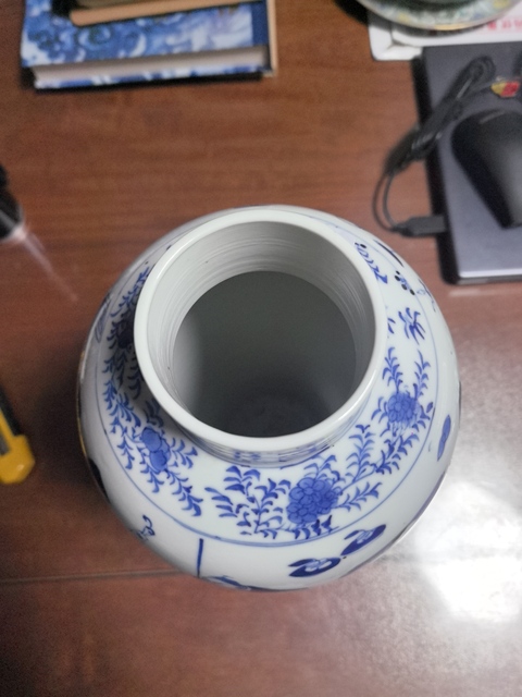 古玩陶瓷市井人物紋青花雞腿蓋瓶真品鑒賞圖
