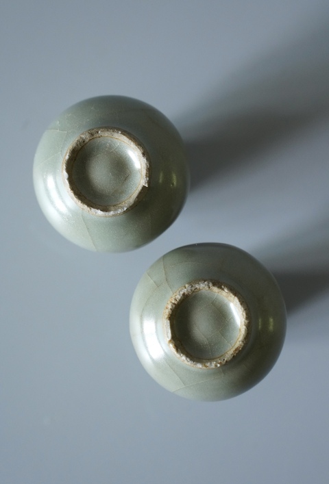 古玩陶瓷龍泉窯貫耳小瓶一對真品鑒賞圖