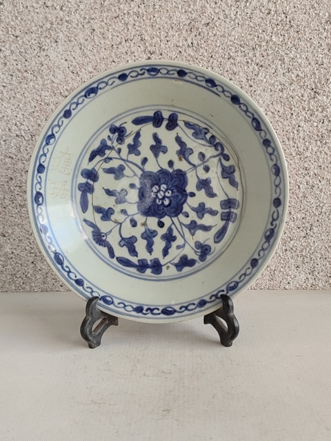 古玩陶瓷青花纏枝花卉紋盤真品鑒賞圖