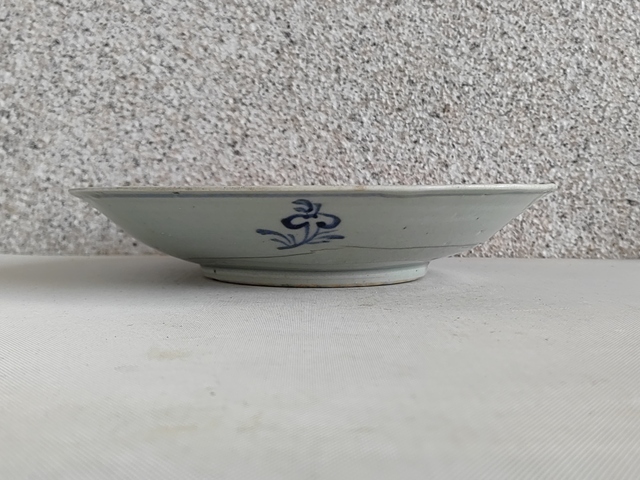 古玩陶瓷青花纏枝花卉紋盤真品鑒賞圖