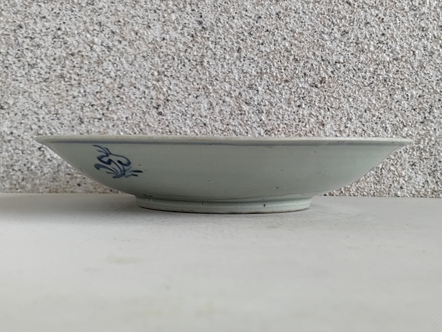 古玩陶瓷青花纏枝花卉紋盤真品鑒賞圖