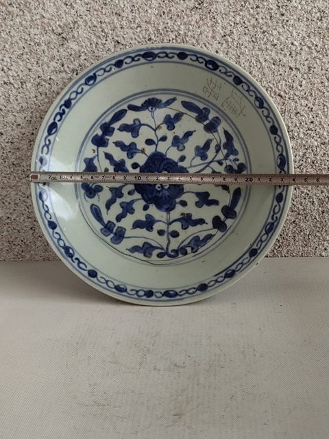 古玩陶瓷青花纏枝花卉紋盤真品鑒賞圖