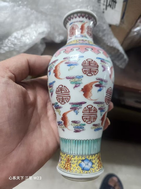 古玩陶瓷粉彩福壽紋撇口瓶真品鑒賞圖