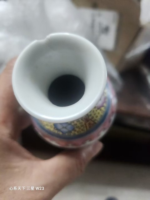 古玩陶瓷粉彩福壽紋撇口瓶真品鑒賞圖