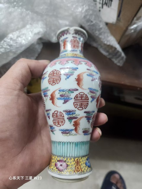 古玩陶瓷粉彩福壽紋撇口瓶真品鑒賞圖