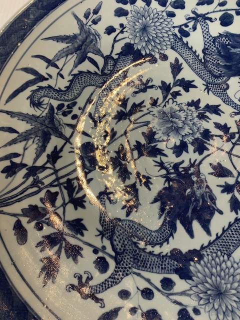 古玩陶瓷清中期 青花雙龍穿花紋大盤拍賣,當前價格30000元