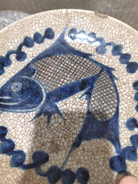 古玩陶瓷哥釉地青花釉里紅魚藻紋盤真品鑒賞圖