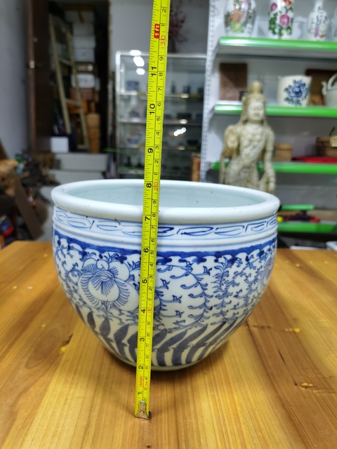 古玩陶瓷花卉紋青花缸真品鑒賞圖