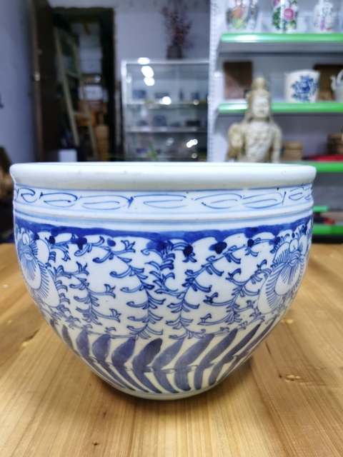 古玩陶瓷花卉紋青花缸真品鑒賞圖