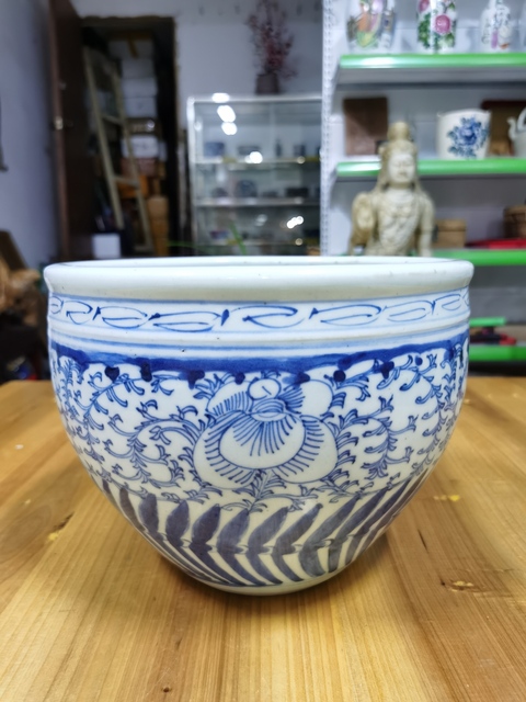 古玩陶瓷花卉紋青花缸真品鑒賞圖