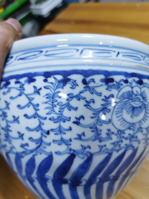 古玩陶瓷花卉紋青花缸真品鑒賞圖