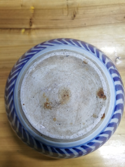 古玩陶瓷花卉紋青花缸真品鑒賞圖