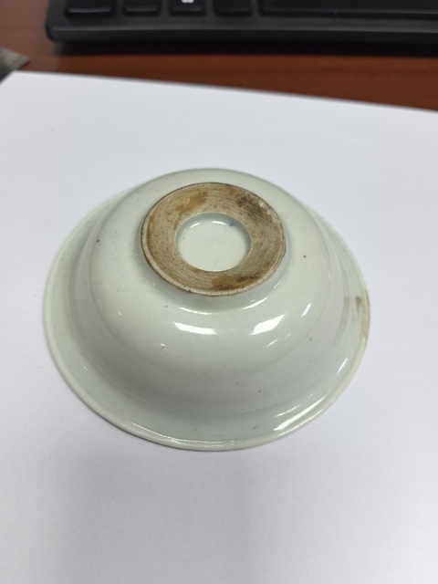 古玩陶瓷日本江戶青花花蝶紋盤真品鑒賞圖