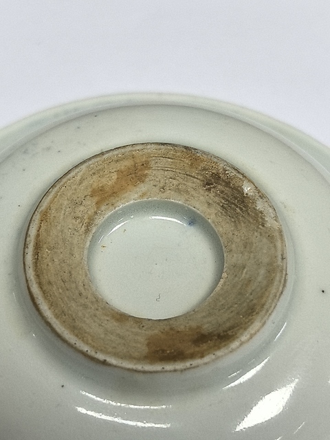 古玩陶瓷日本江戶青花花蝶紋盤真品鑒賞圖