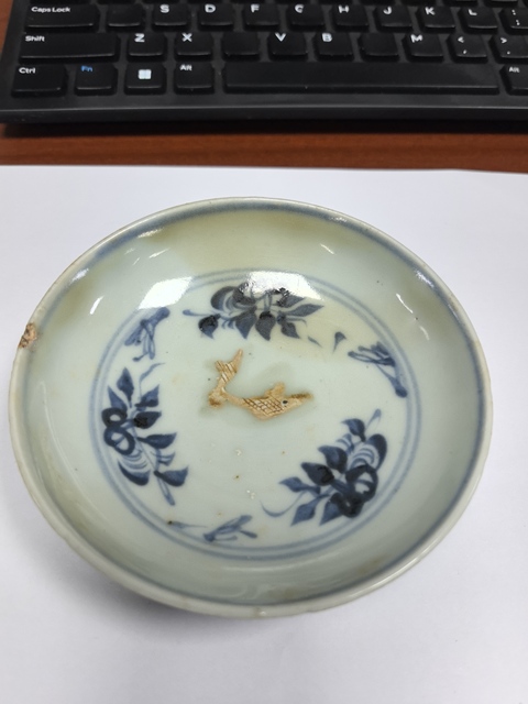 古玩陶瓷青花魚藻紋盤真品鑒賞圖