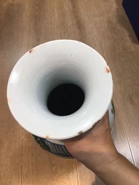 古玩陶瓷人物紋五彩瓶真品鑒賞圖