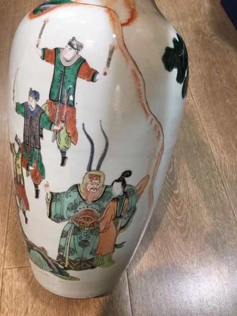 古玩陶瓷人物紋五彩瓶真品鑒賞圖