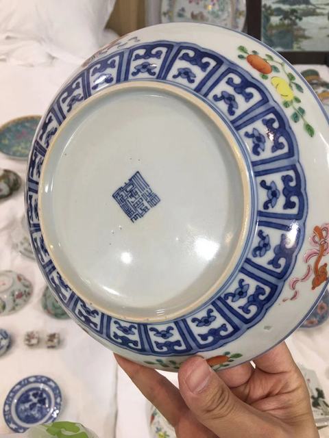 古玩陶瓷青花粉彩盤真品鑒賞圖