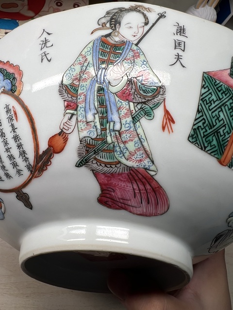 古玩陶瓷清同治粉彩人物故事圖花口碗真品鑒賞圖