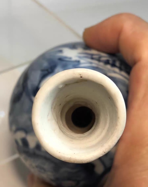 古玩陶瓷龍紋青花長(zhǎng)頸瓶真品鑒賞圖