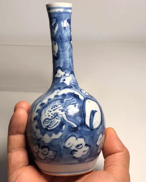 古玩陶瓷龍紋青花長(zhǎng)頸瓶真品鑒賞圖