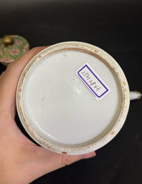 古玩陶瓷廣彩人物故事紋茶壺真品鑒賞圖