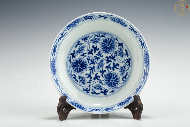 古玩陶瓷青花纏枝花卉紋盤真品鑒賞圖