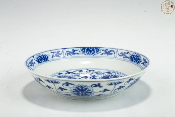 古玩陶瓷青花纏枝花卉紋盤真品鑒賞圖