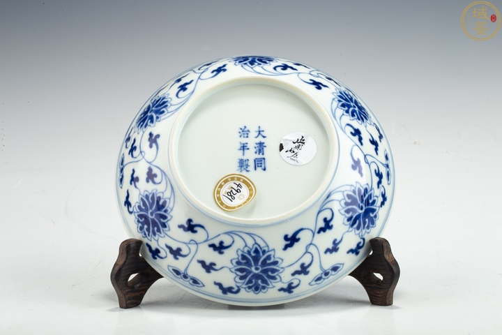 古玩陶瓷青花纏枝花卉紋盤真品鑒賞圖