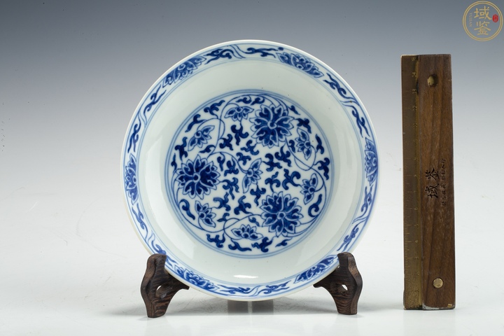 古玩陶瓷青花纏枝花卉紋盤真品鑒賞圖